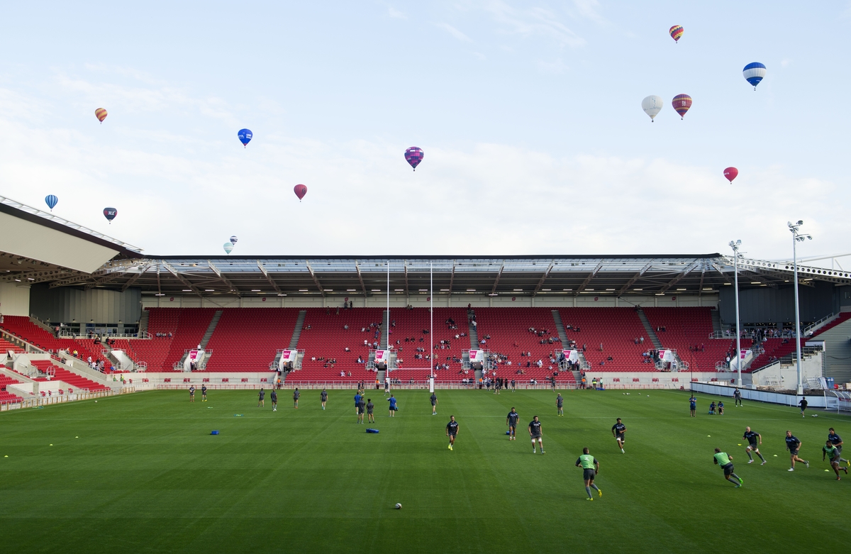 Bristol Rugby Players train in front of the new South Stand, opened to the public for the first time, as balloons from the Bristol Balloon fiesta fly over head - Mandatory byline: Joe Meredith/JMP - 07966 386802 - 07/08/2015 - RUGBY UNION - Ashton Gate Stadium - Bristol, England - South Stand Opening.